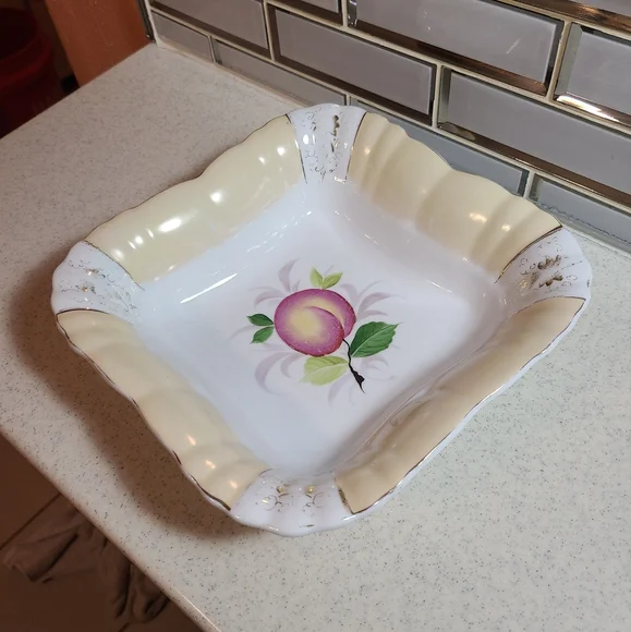 Salad bowl for sale 8.5 inches - Picture 4 of 16